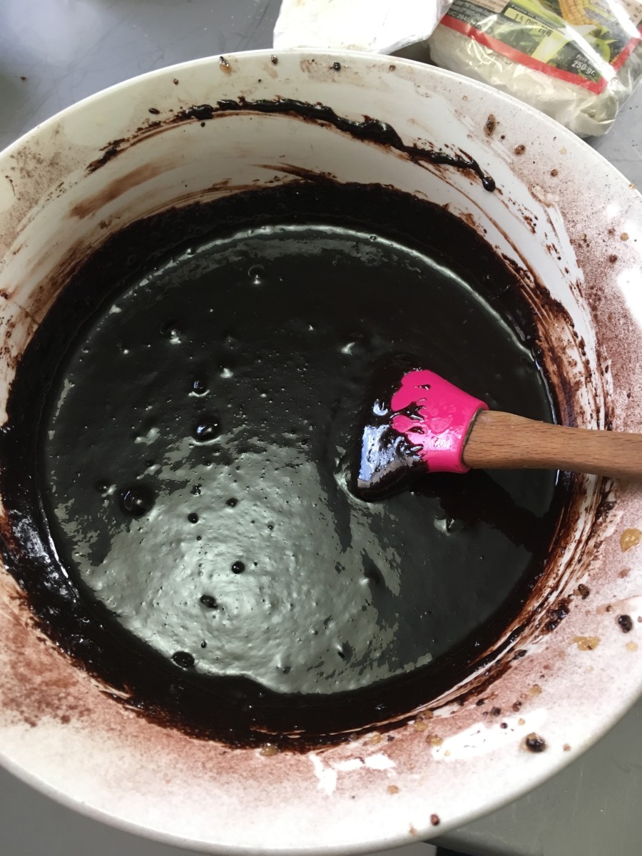 Pour warm sugar/butter mixture into cocoa batter and mix with hand mixer until smooth.
