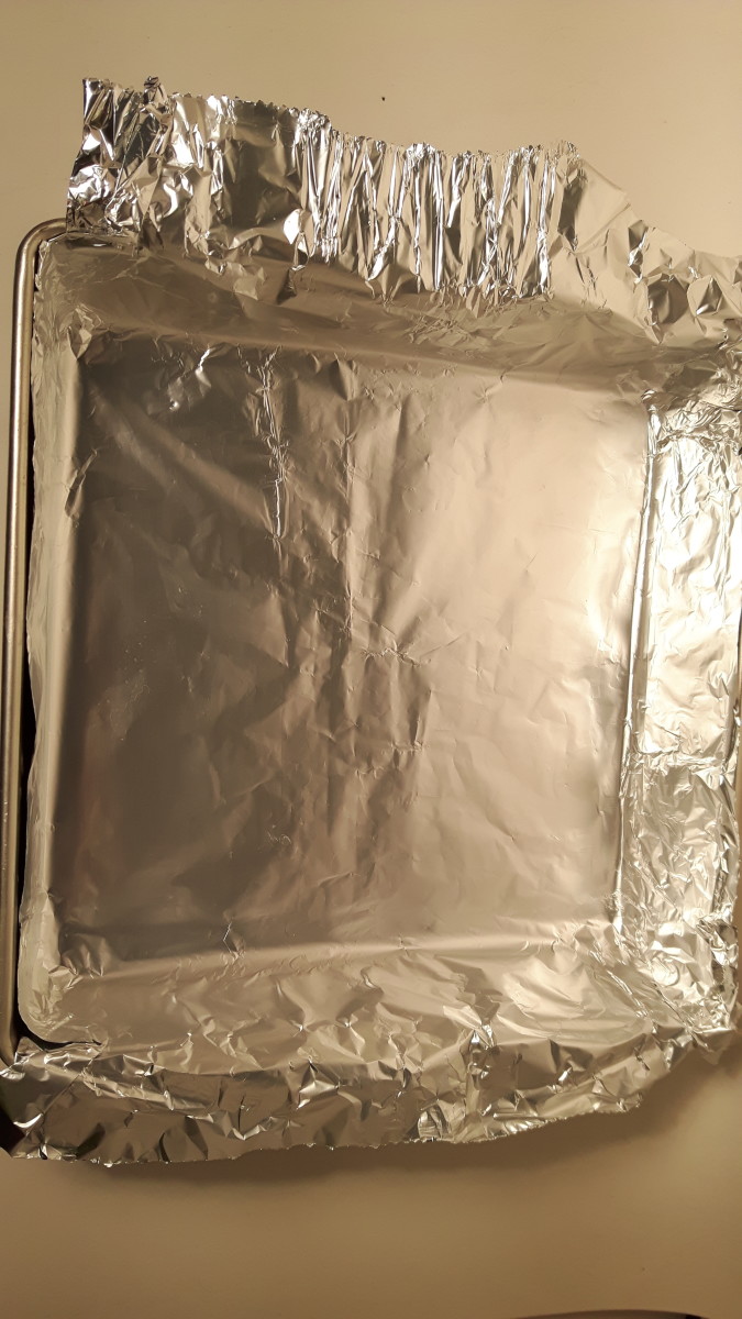 A smooth foil lining inside the baking pan