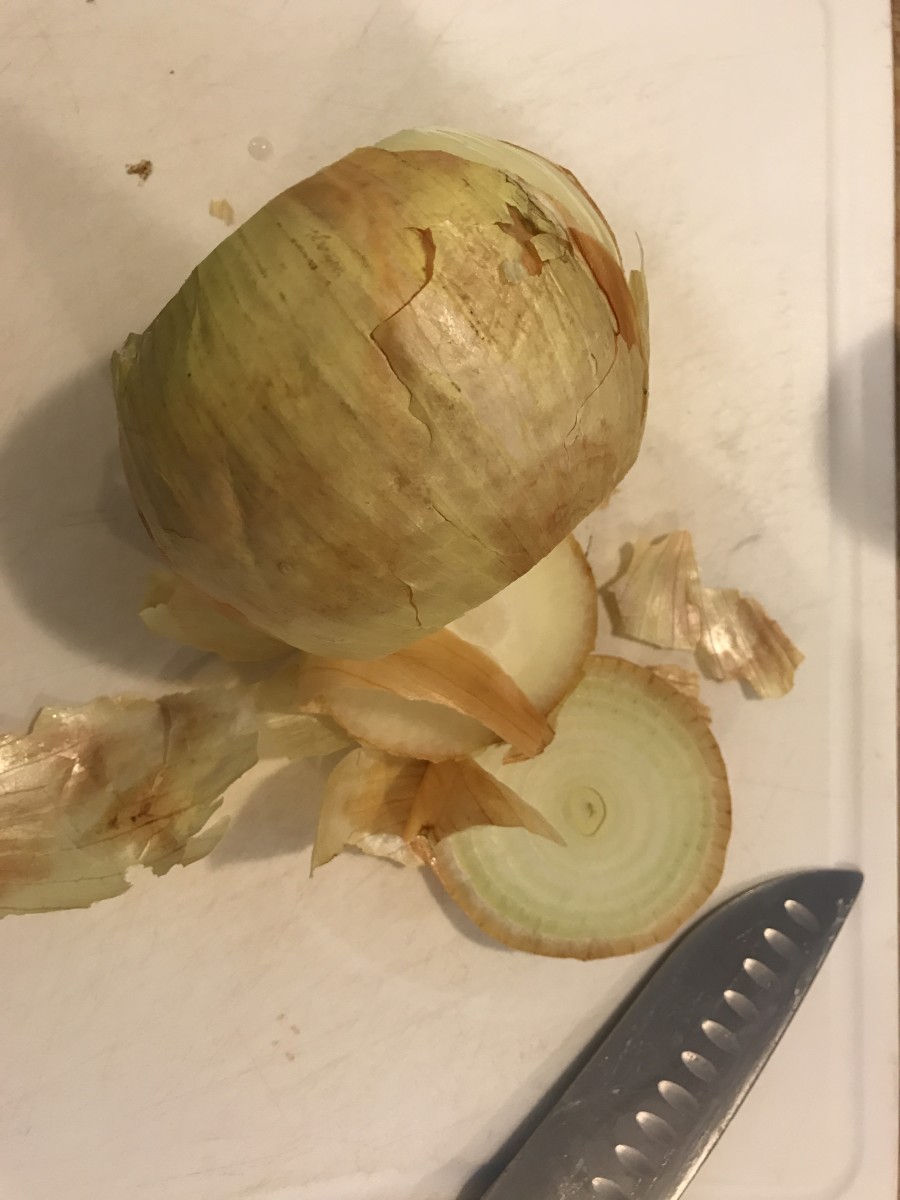 You can use any type of onion you like. I use plain old yellow onions normally. They're dirt cheap and I buy in bulk. Cut off both the root and stem ends to get started, then slice the first layer to peel off just the outer layer.