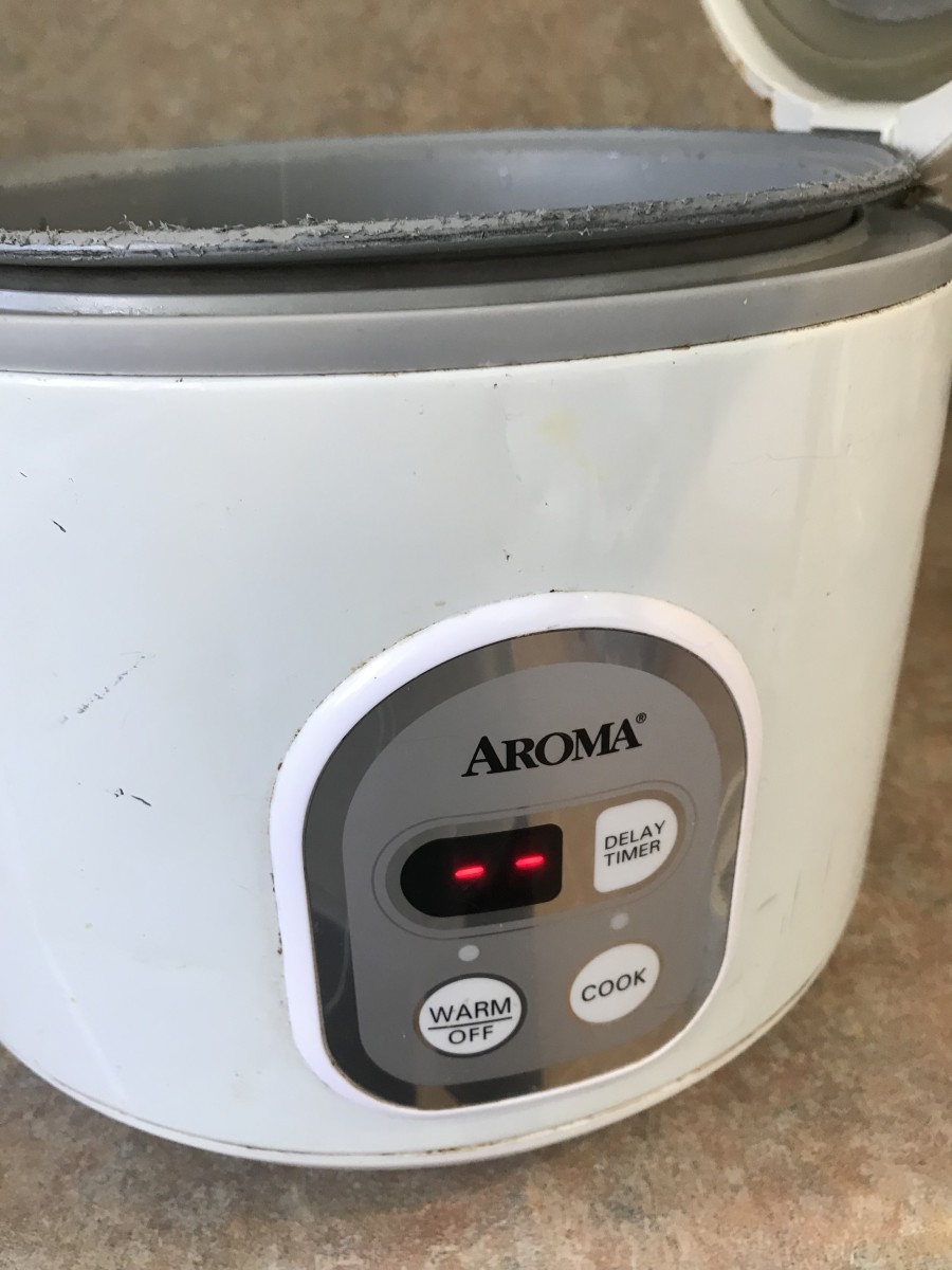 I adore my rice cooker - I use it for all kinds of foods - rice, quinoa, veggies and lentils to start. Quinoa cooks at the same ratio as white rice - 2 parts liquid and 1 part quinoa, so it's simple to measure and hit 'cook'.