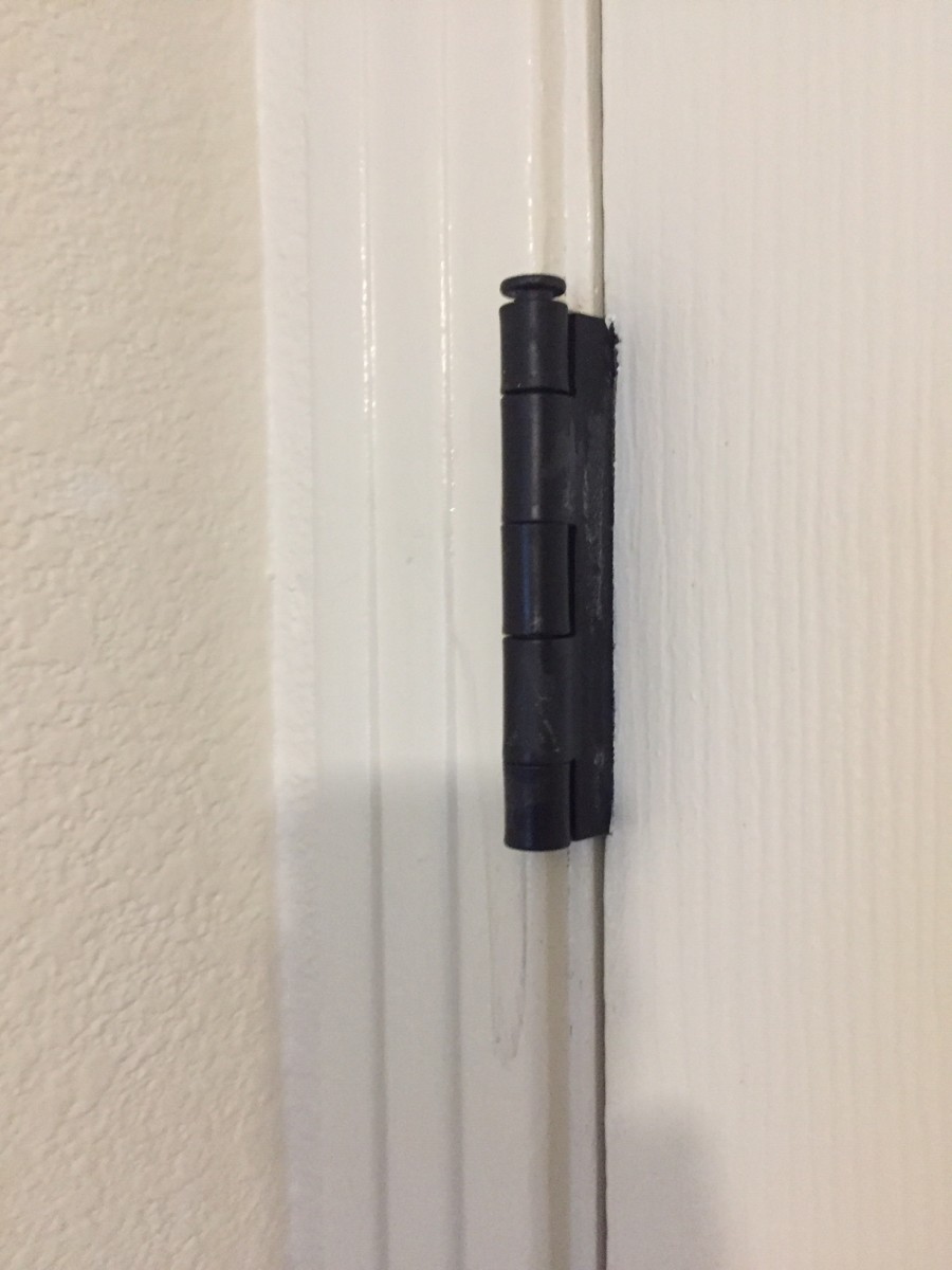 How to Keep Doors From Closing by Themselves