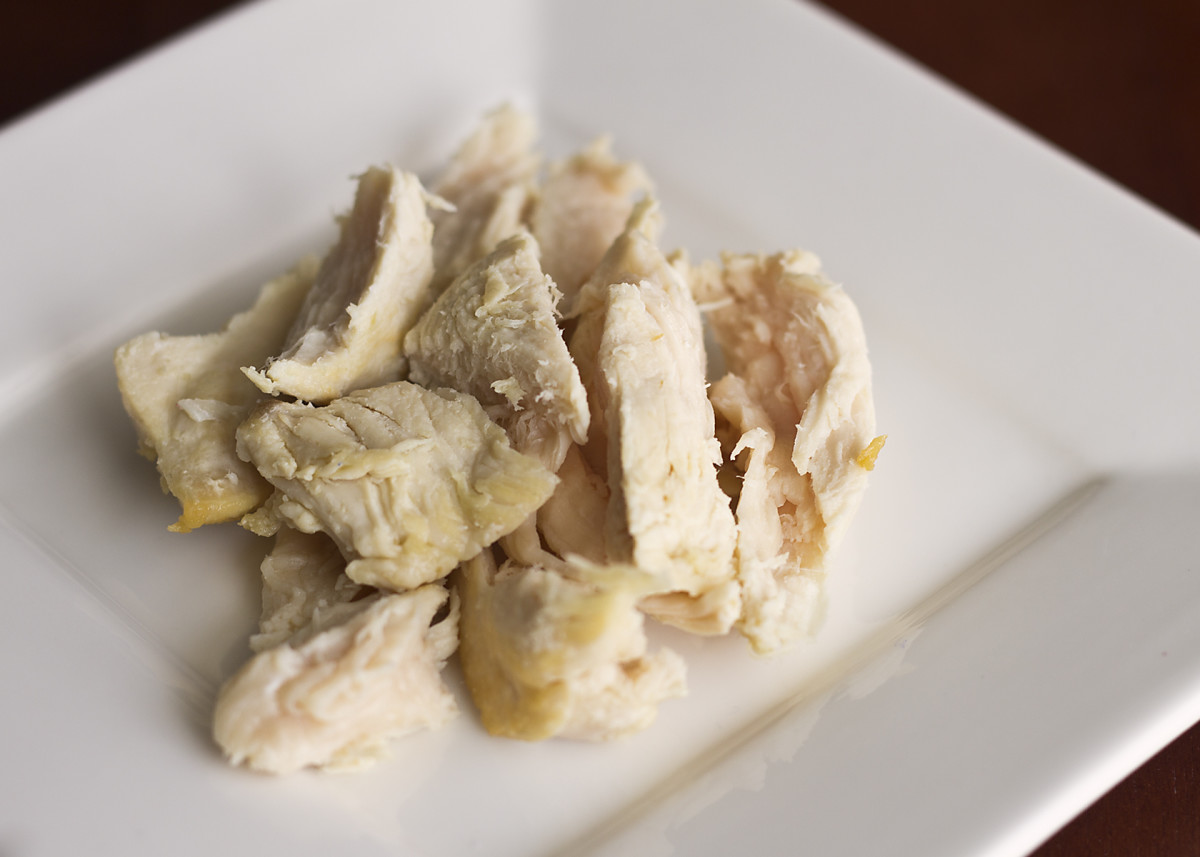 Boiled chicken is a good food to offer your dog when they have diarrhea. Make sure the chicken is plain (unseasoned), boneless, and skinless.
