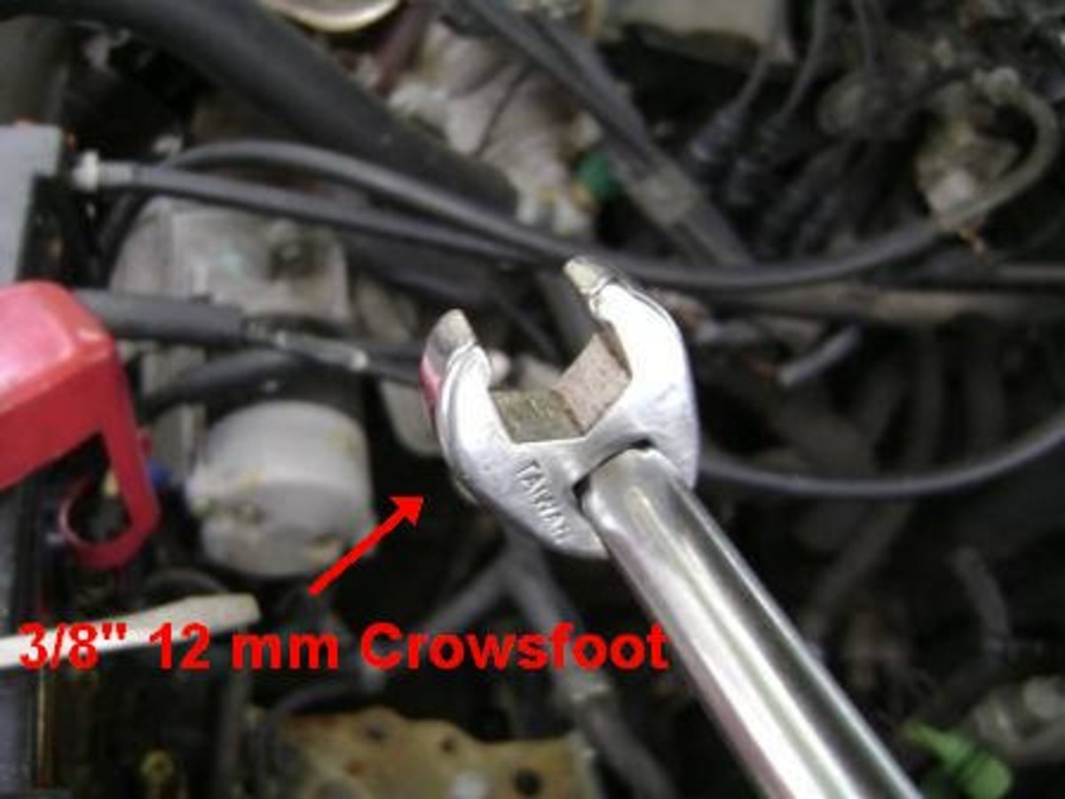 Crow's-foot tool for removing the lower fuel filter connection
