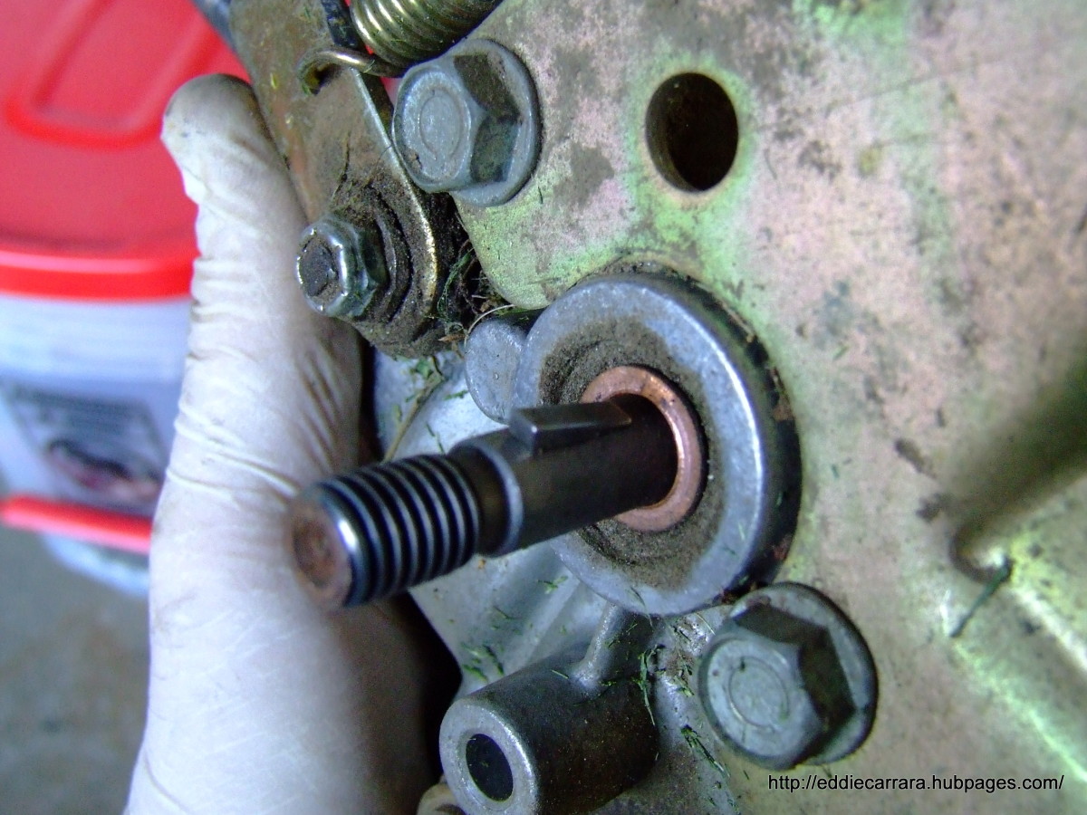 Don't lose the drift key on the Honda Harmony 215 transmission shaft  :)