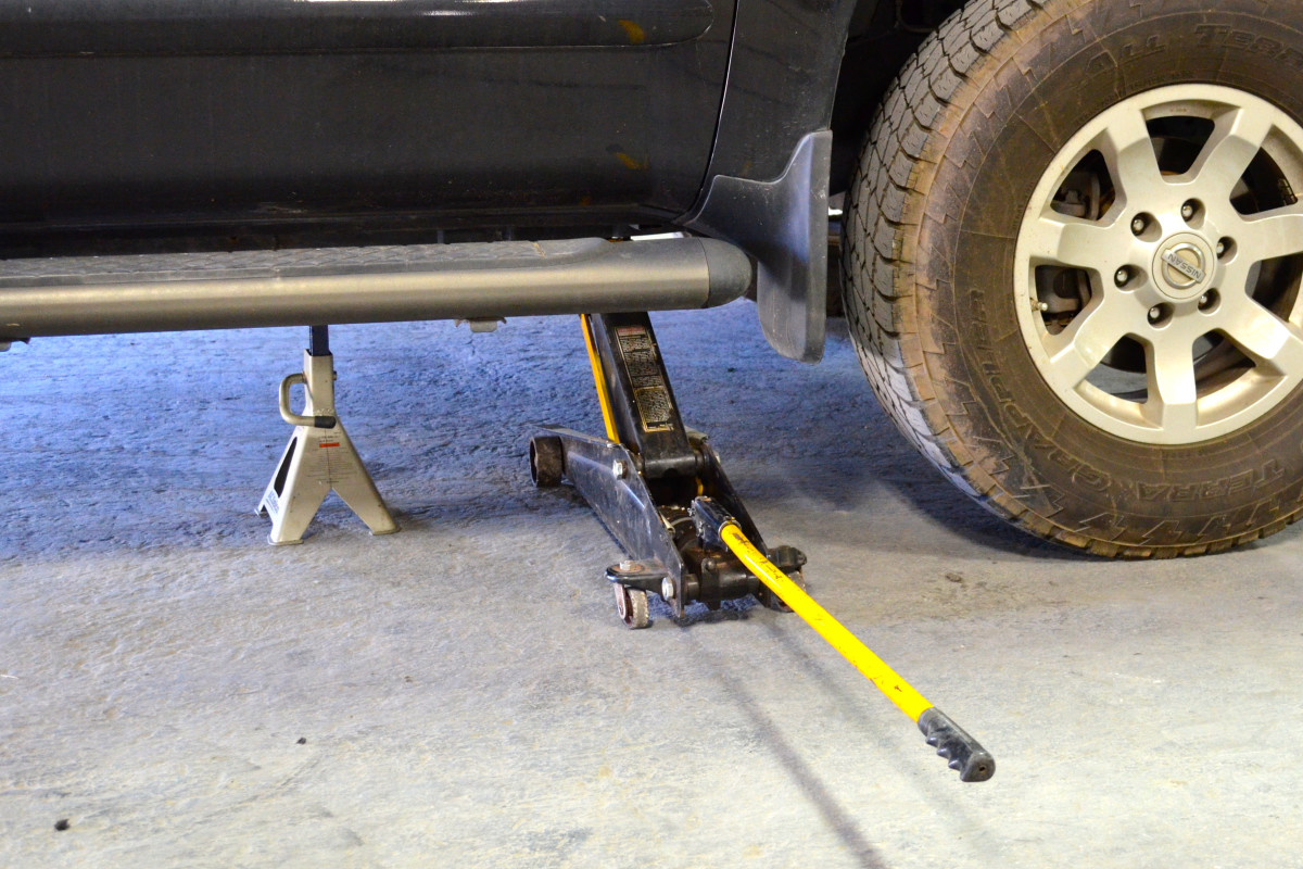 Replacing Nissan Titan Sway Bar Links - AxleAddict