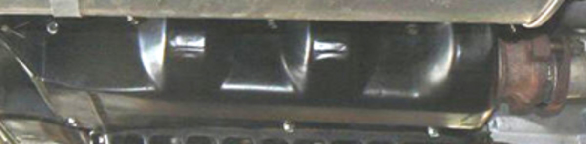 The lower shroud attached to bottom of engine