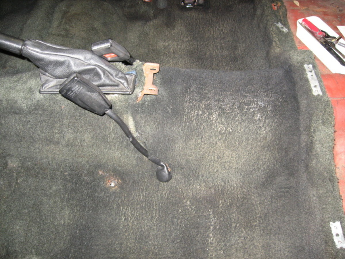 After shot of the drive-shaft hump, the worst part of this carpet.