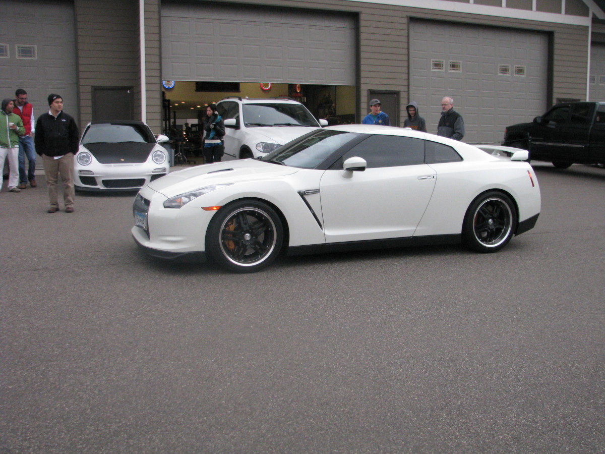 Nissan GT-R side view