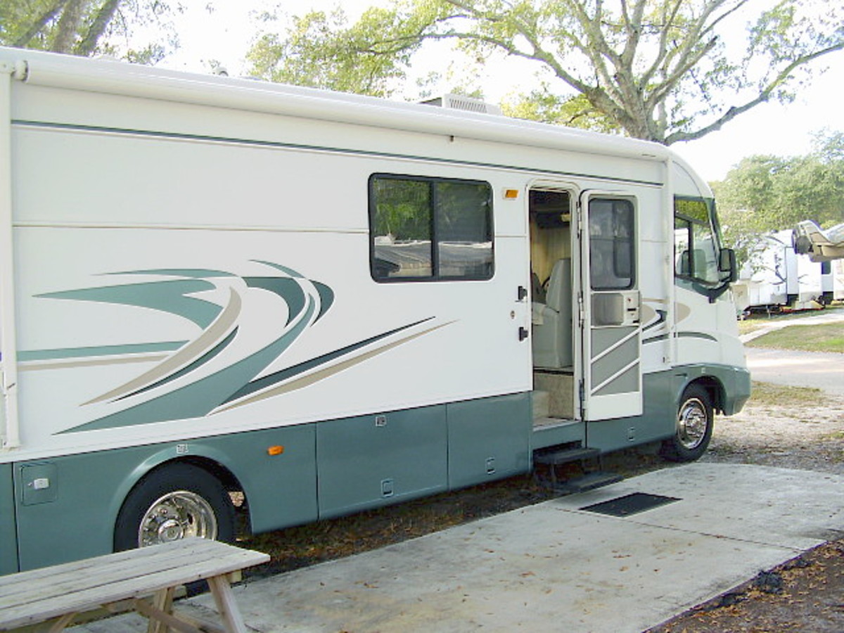 The 1999 Holiday Rambler is a motorhome worth owning.