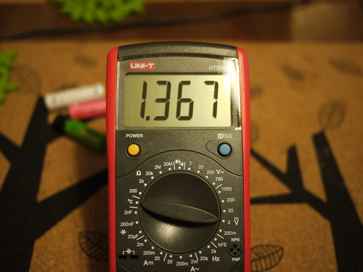 您可以使用电压表或万用表检查电池供泄漏。
