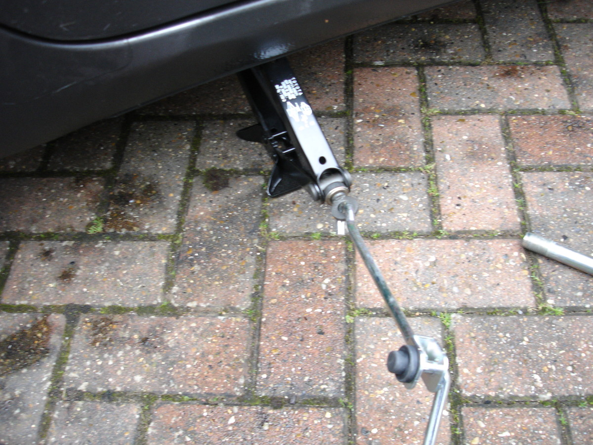 How to Change a Flat Tire on the Toyota Auris AxleAddict