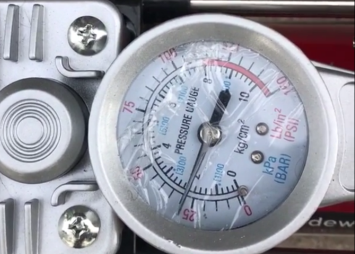 Analog air pressure meter