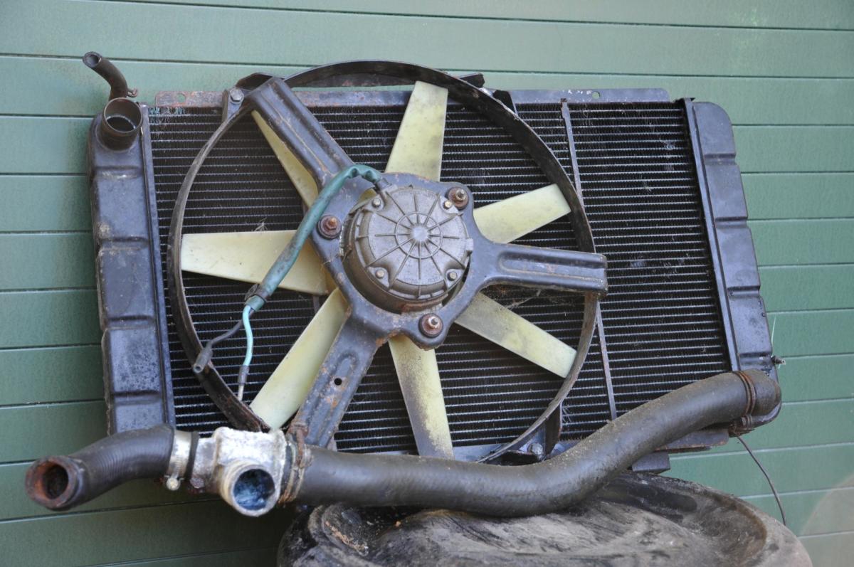A faulty radiator fan may cause the temperature gauge to fluctuate.