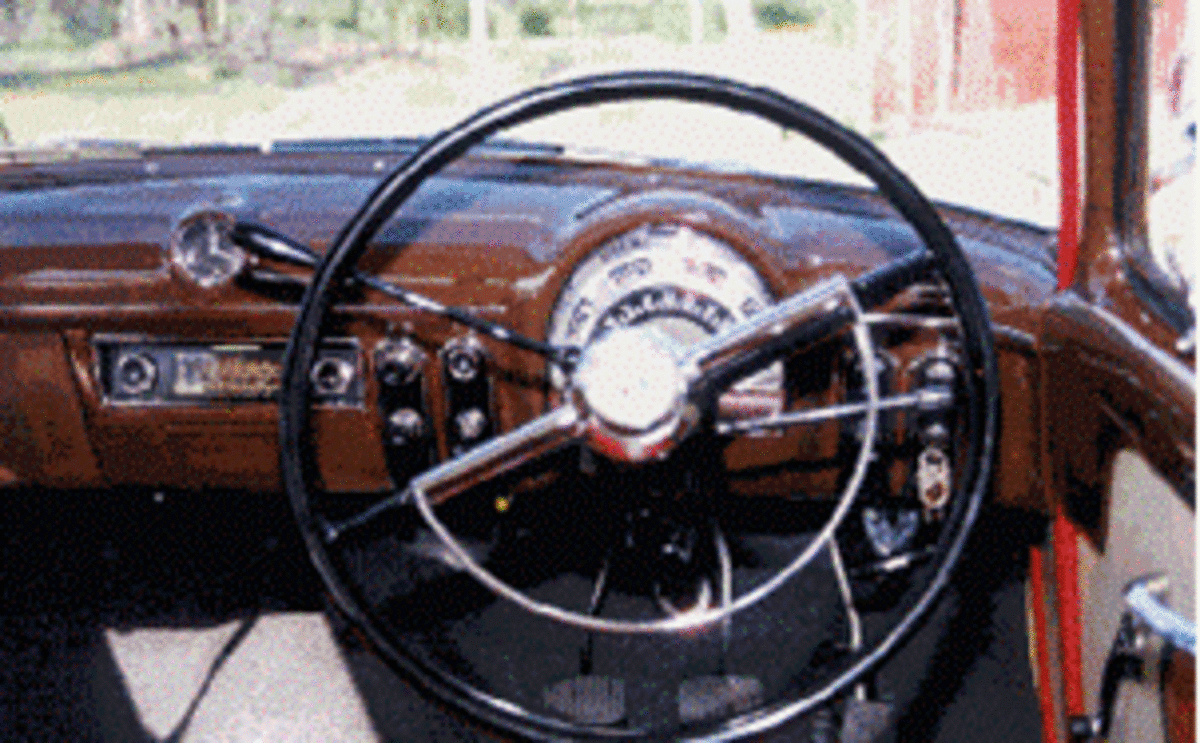 The factory RHD dashboard was similar to the 1952- 53 models, metal with wood-grain applied. This was unique to Australia. 1954 was the last year wood that grain paintwork was used on the dashboard and window trim.