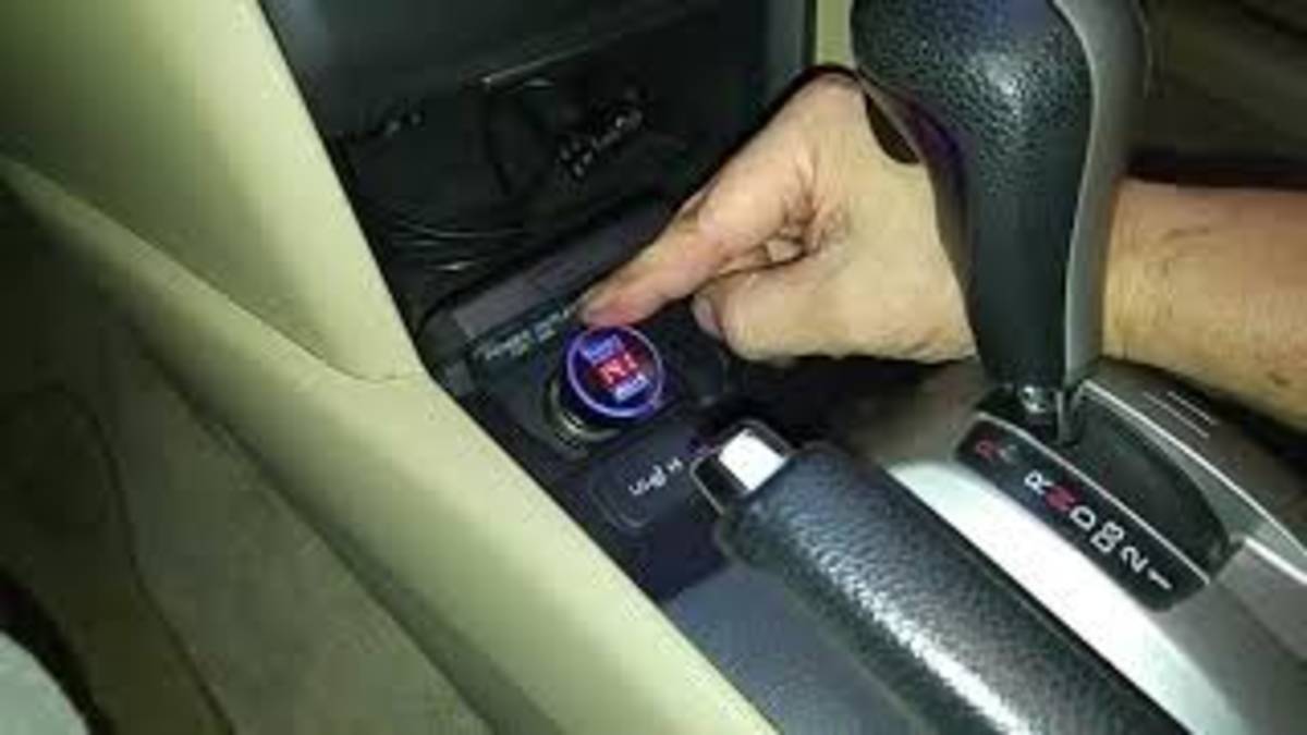 A plug-in LED voltage display device to be used in the cigarette lighter port