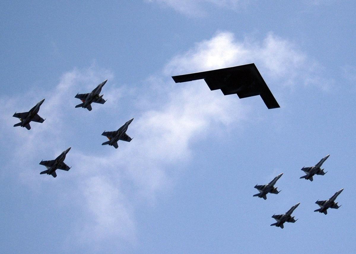 Valiant Shield - B2 Stealth bomber from Missouri leads ariel formation