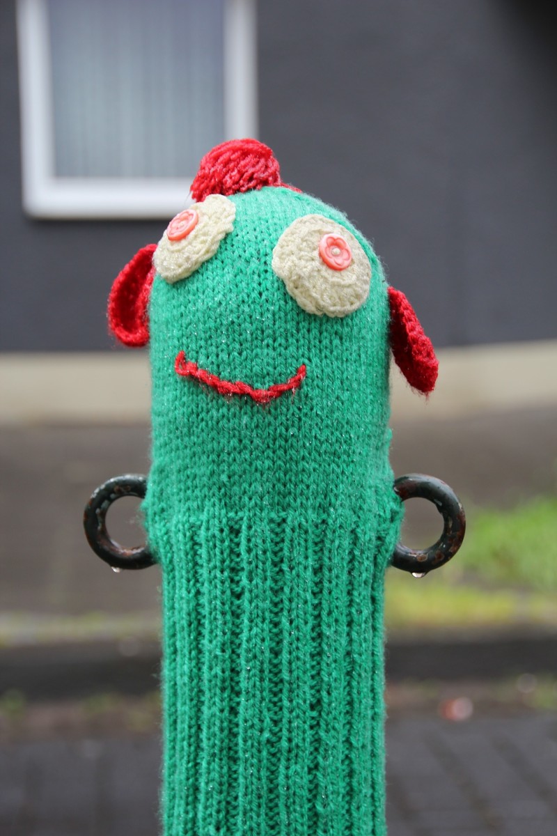Sock puppets are a useful and entertaining way to reuse your old socks. 