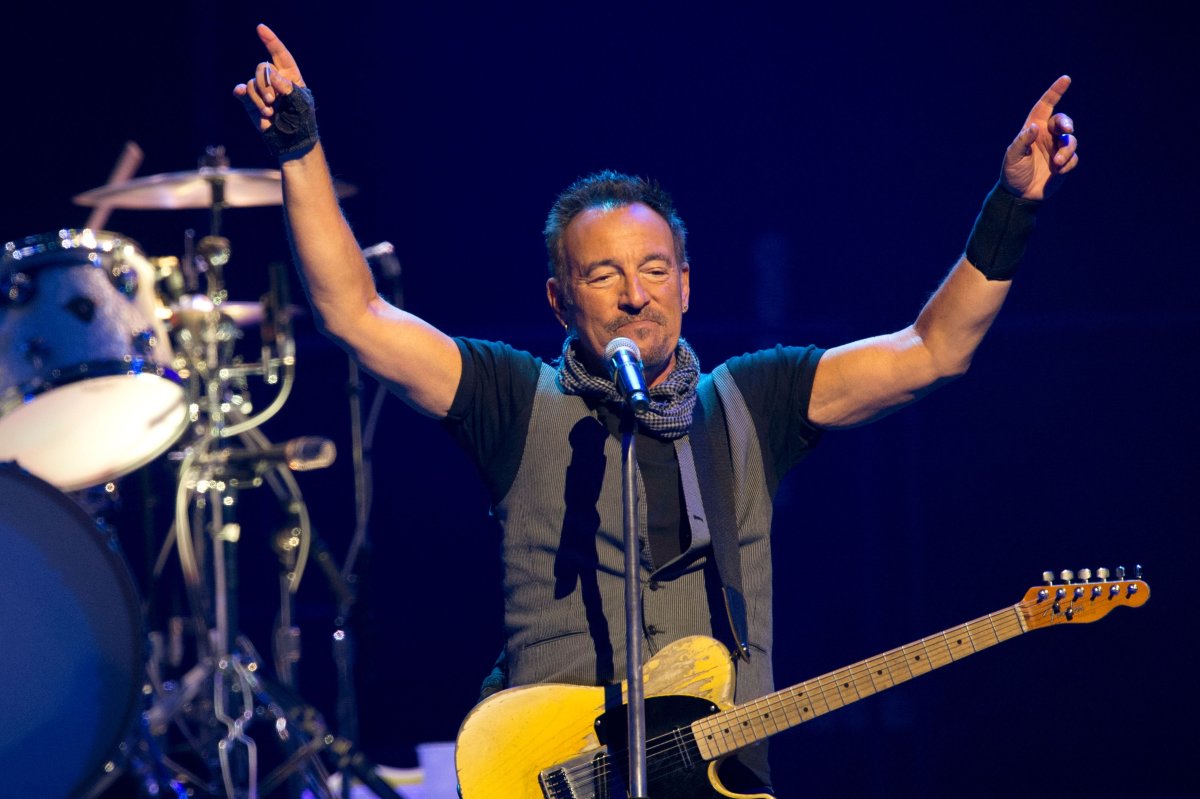 top-10-male-rock-musicians-over-the-age-of-65-and-still-going-strong