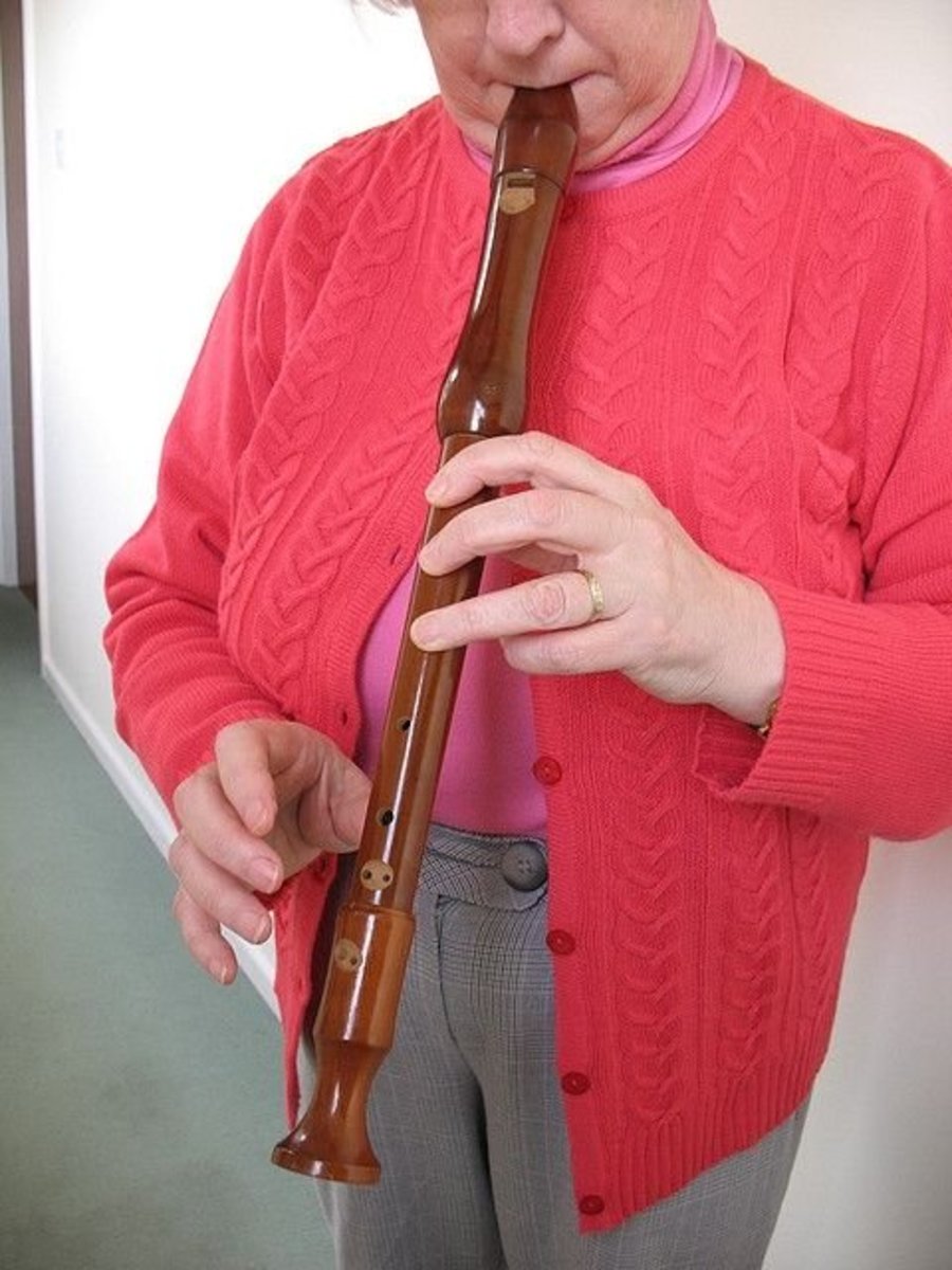 The note "G" on the descant recorder