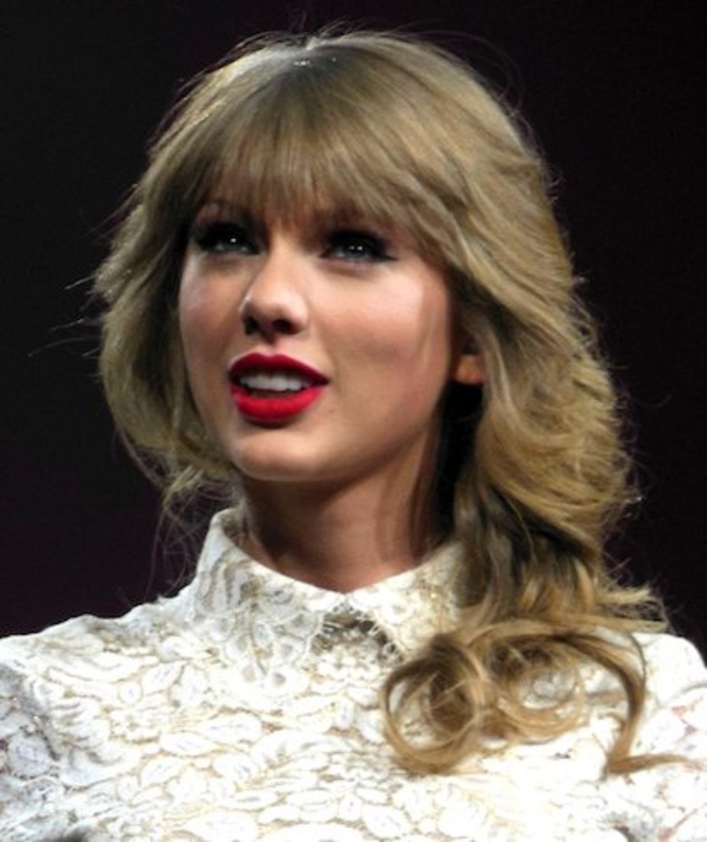 Taylor Swift smiling at the crowd.