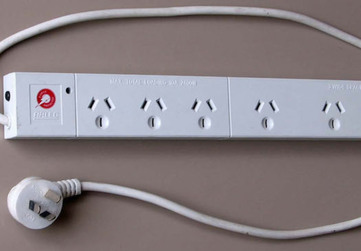 Outlet Power Board with resettable overload protection
