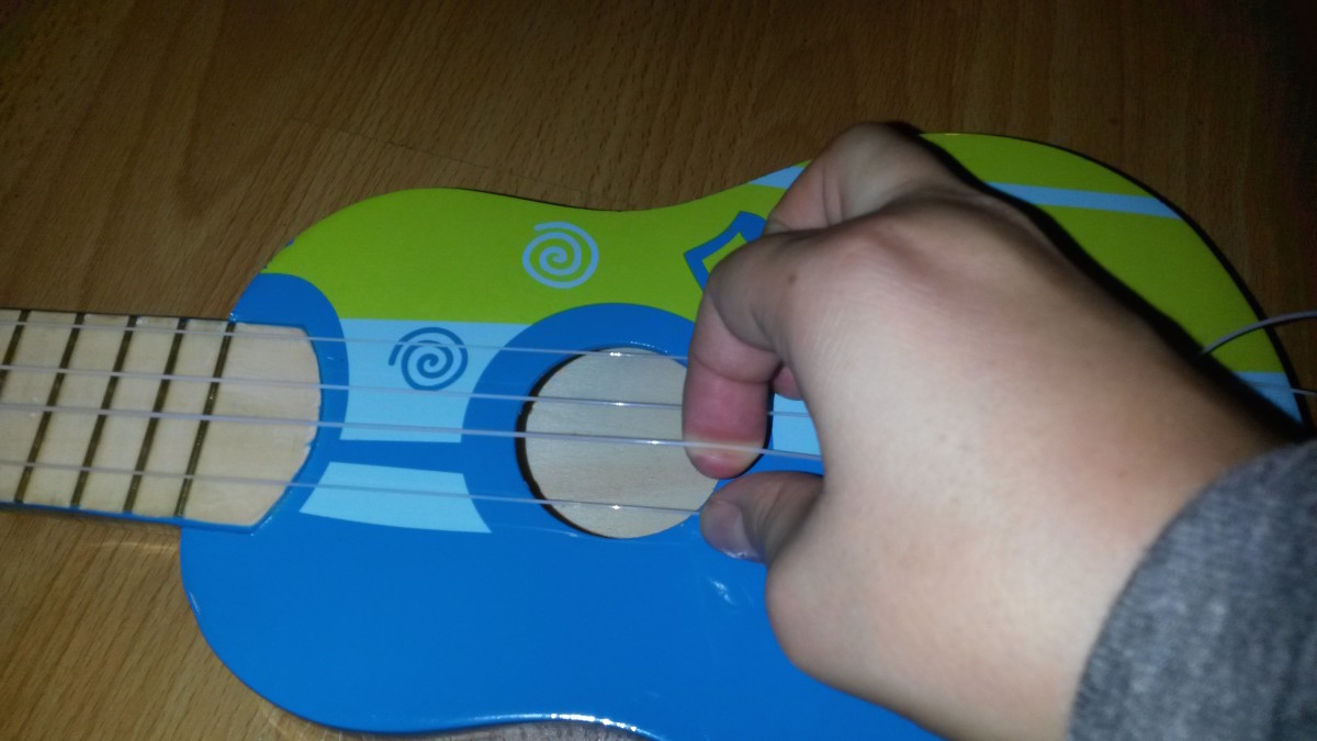 How to String Your Ukulele Spinditty