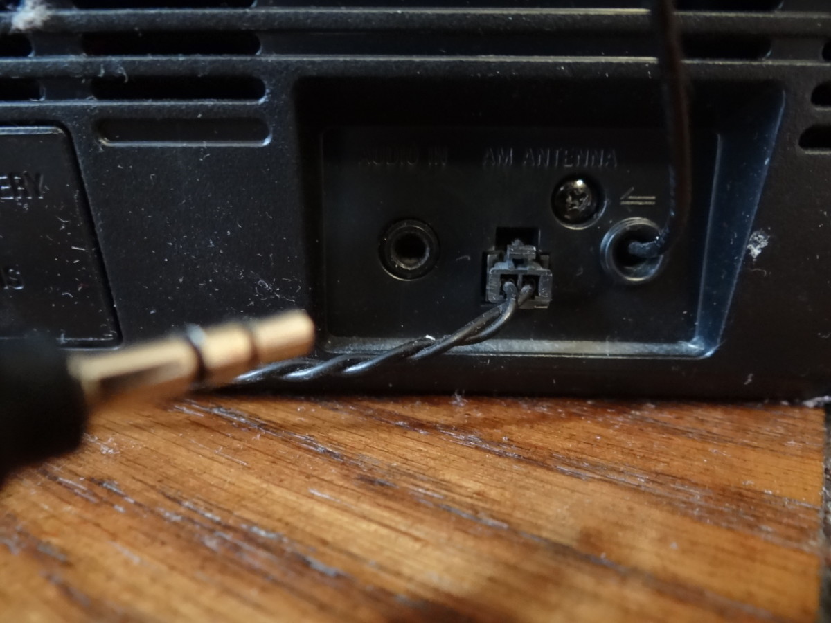 Insert the 3.5mm cable end into the line in port.