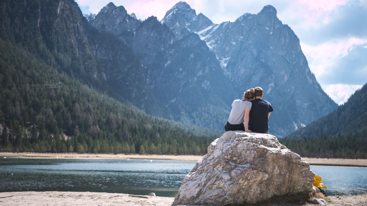 Taking a trip to a scenic location is a great way to impress your husband and show him how much you love him. 