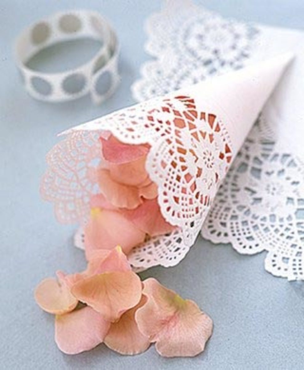 decorating-with-doilies-for-your-vintage-wedding
