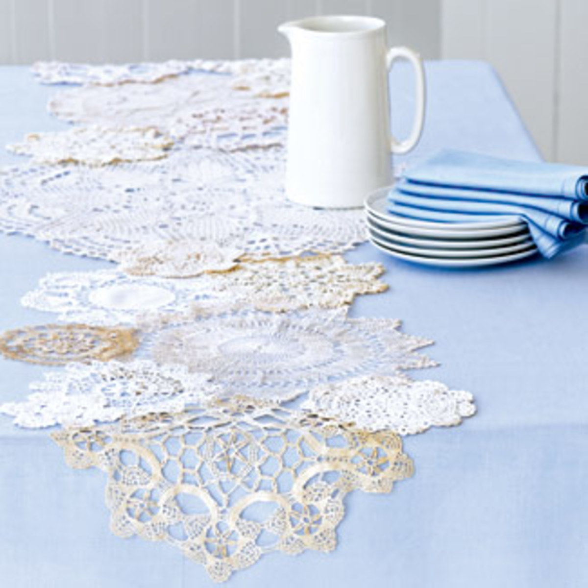 decorating-with-doilies-for-your-vintage-wedding