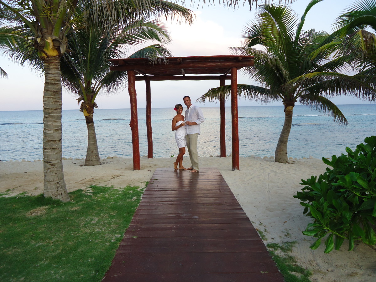 How to Perform a Beach Wedding Vow Renewal on a Budget Holidappy