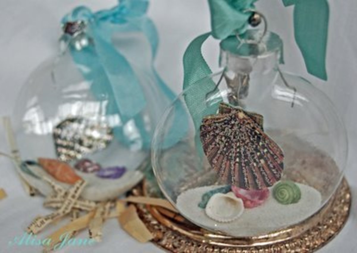 Clear Fillable Ball Christmas Ornament