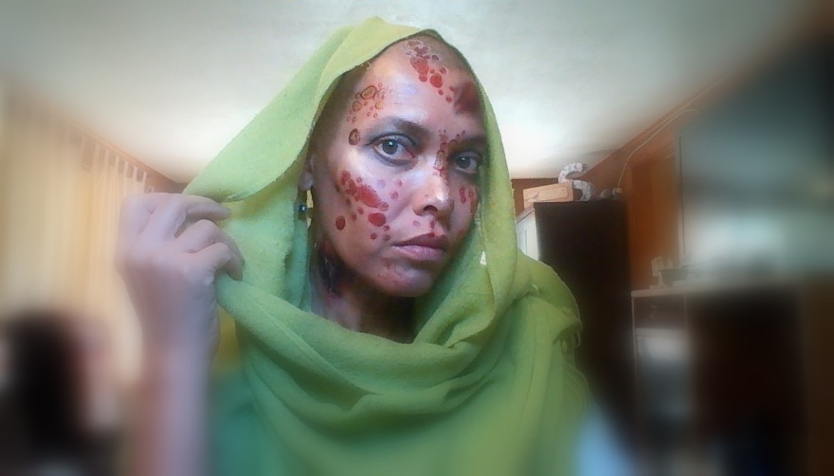 this-ghoulish-glam-zombie-halloween-make-up-look-is-actually-made-from-temporary-tattoos