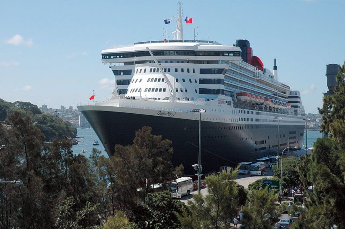 Queen Mary 2.