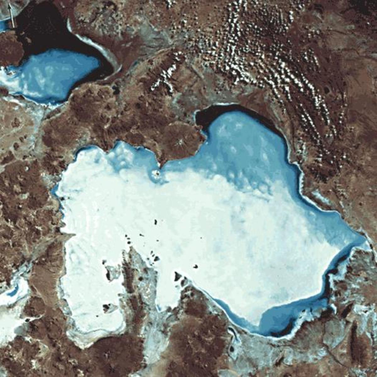 Satellite images of the Salar del Hombre Muerto, Argentina (left), and Uyuni, Bolivia (right), salt flats that are rich in lithium. The lithium-rich brine is concentrated by pumping it into solar evaporation ponds.
