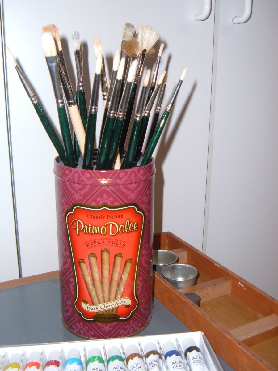 Handcrafted artist paintbrush holder