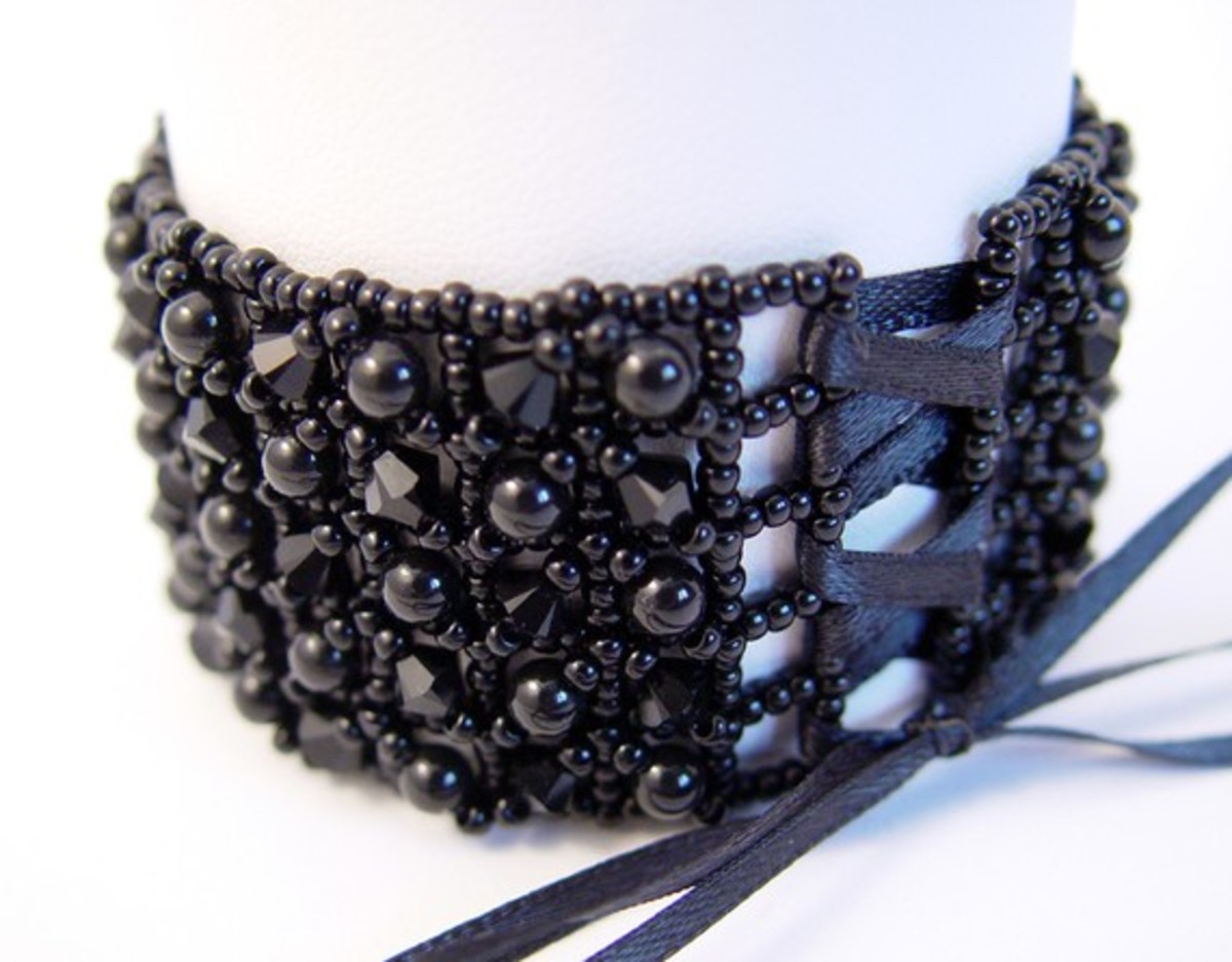 Ribbon can be used as a clasp.
