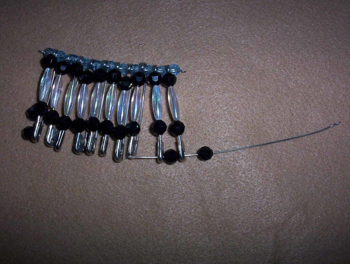 how-to-make-a-native-american-beaded-headdress-with-safety-pins