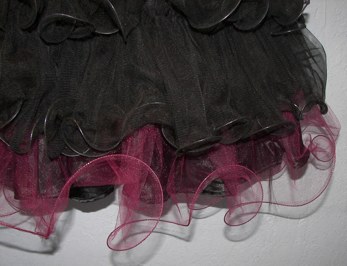 how-to-make-a-lettuce-edge-tulle-ruffle-with-your-sewing-machine