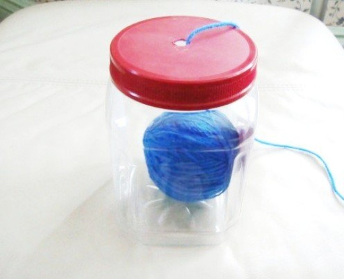 With this DIY yarn tainer, there is no more tangling and it looks good, too.