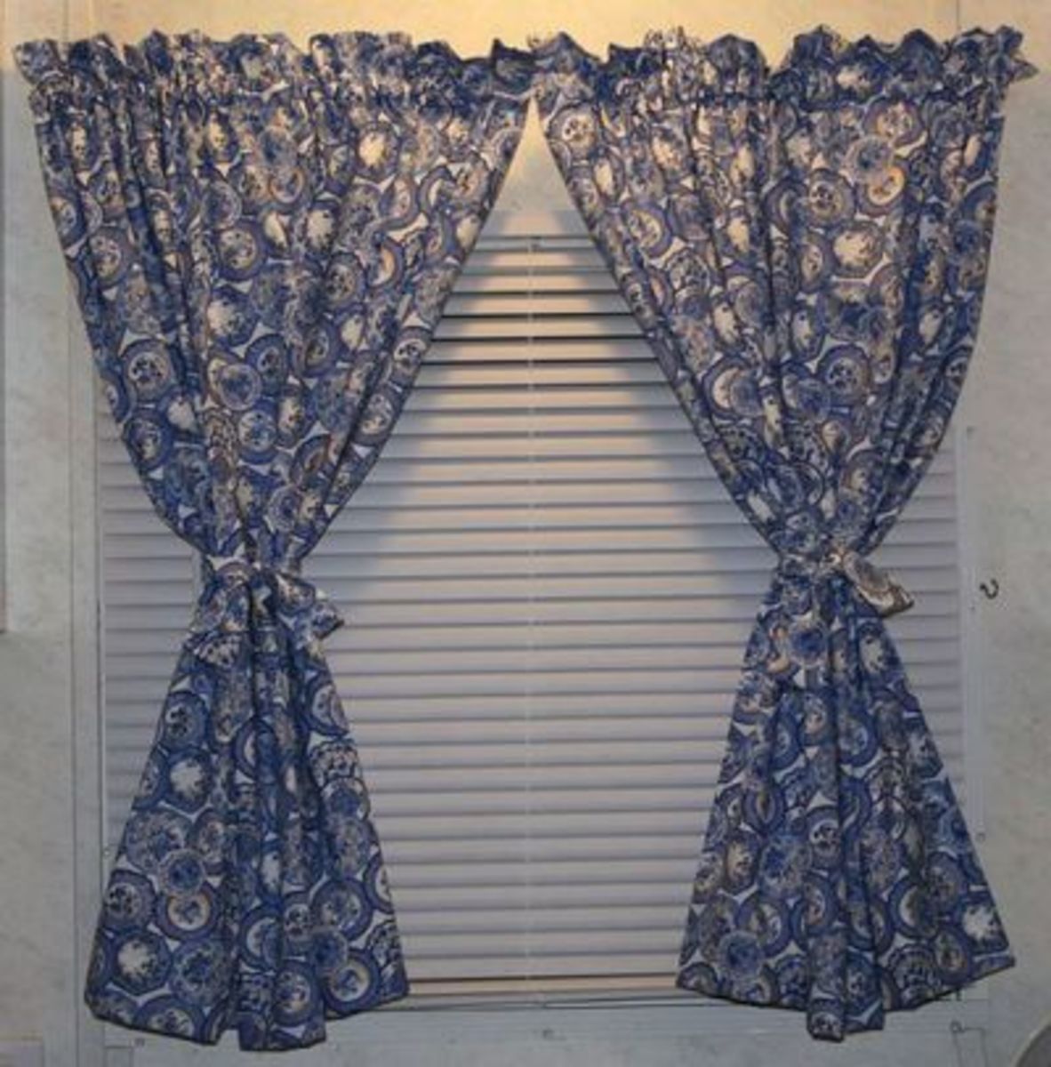 You can sew up these curtains quickly to add color and shade to your kitchen.