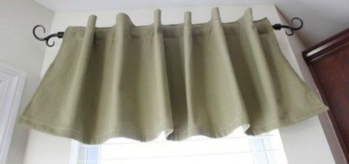 Valances don't have to be difficult. Try this easy pattern for your first one!
