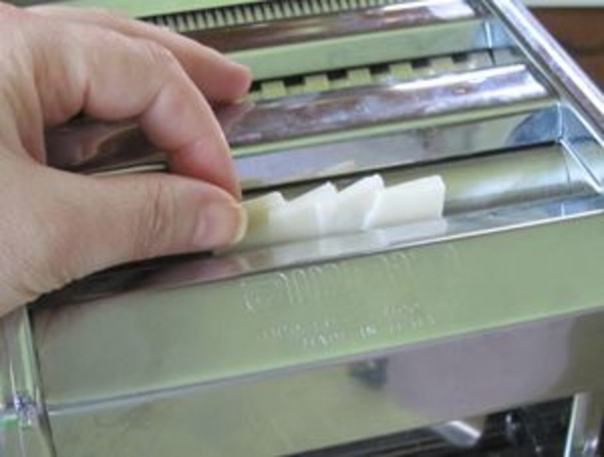 Feeding overlapping polymer clay slices through the pasta machine