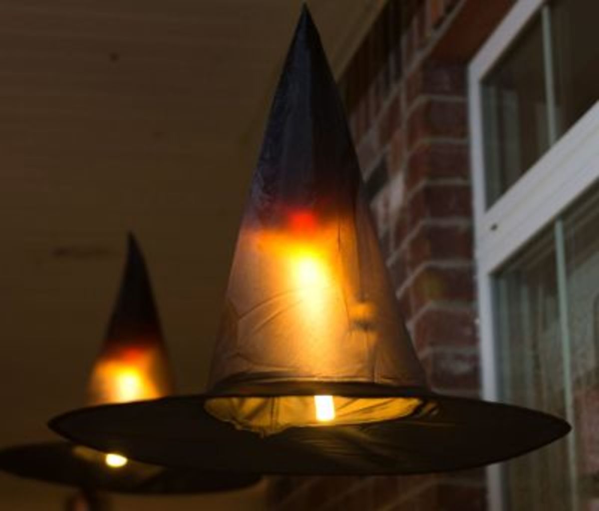 Another idea for a pretty-yet-creepy luminary is a glowing witch's hat!