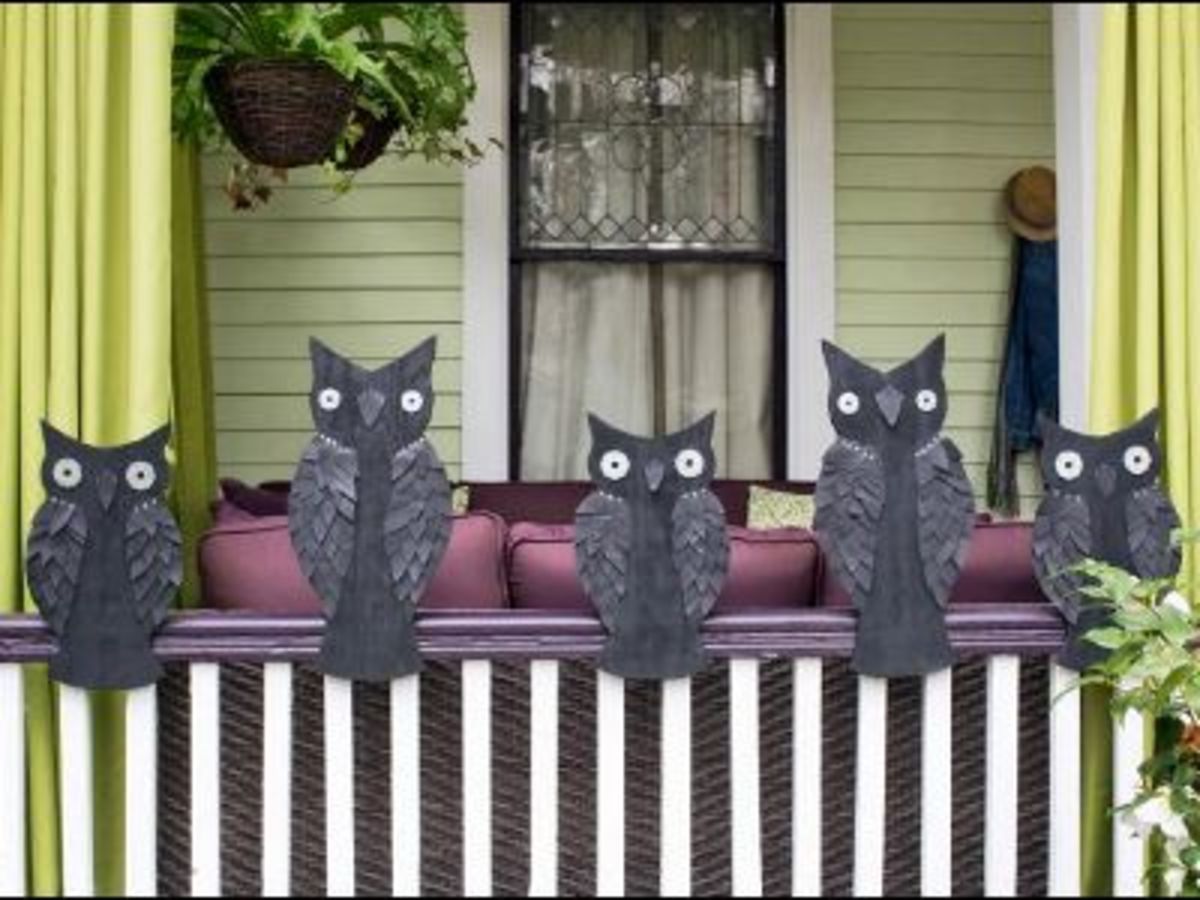 To decorate your banisters, perch a group of owls on top of them.