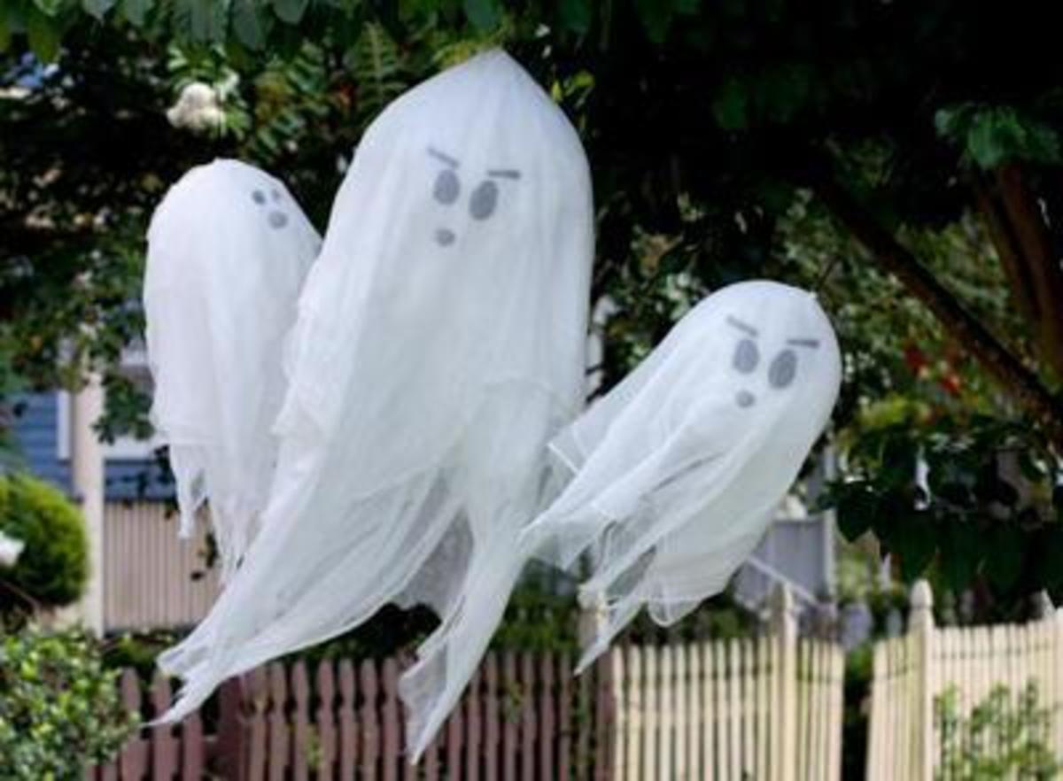 Hang these cute ghosts from a branch or the eaves, and they'll appear to be flying.
