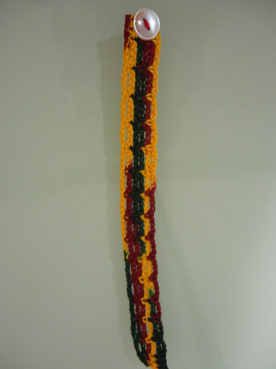 Full-length picture of the bracelet with the button.