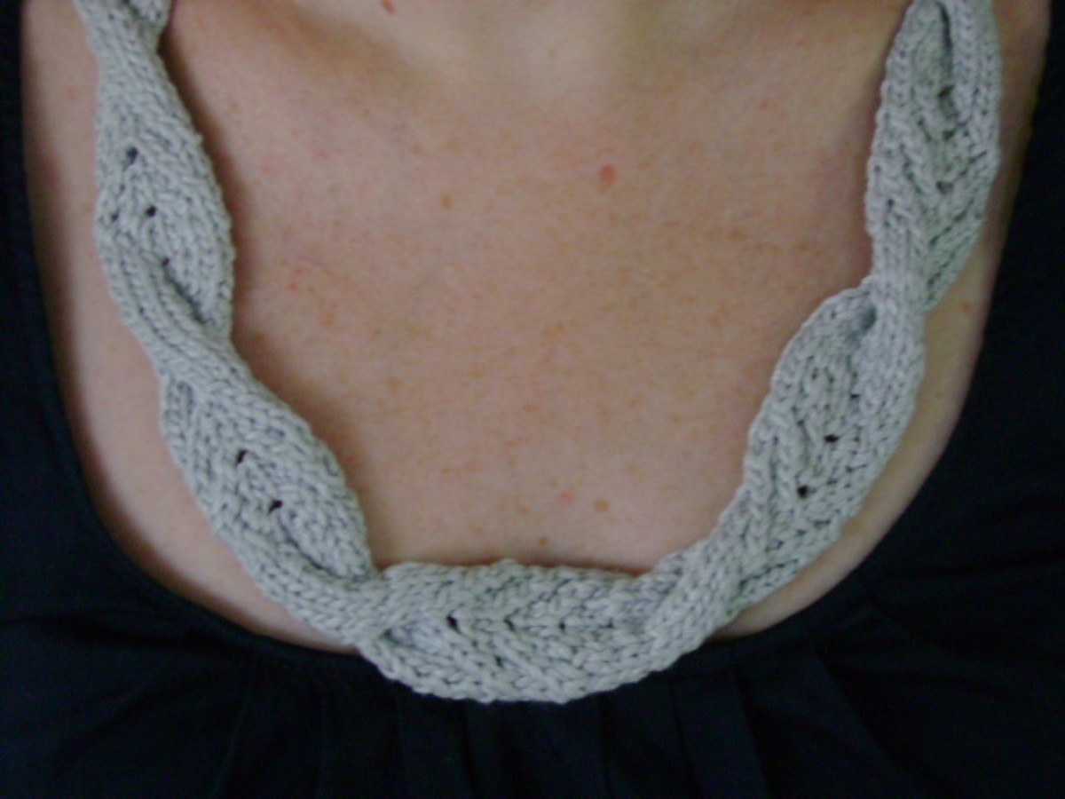 Here's a close-up of the knitted necklace.