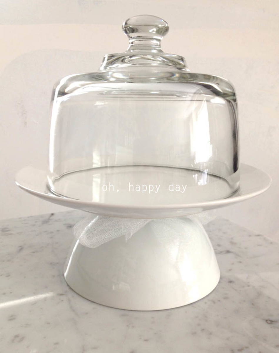 "Oh, Happy Day" will be just that with a small birthday cake underneath. The dome is just tall enough that I could put candle on top or perhaps top the cake with edible flowers.