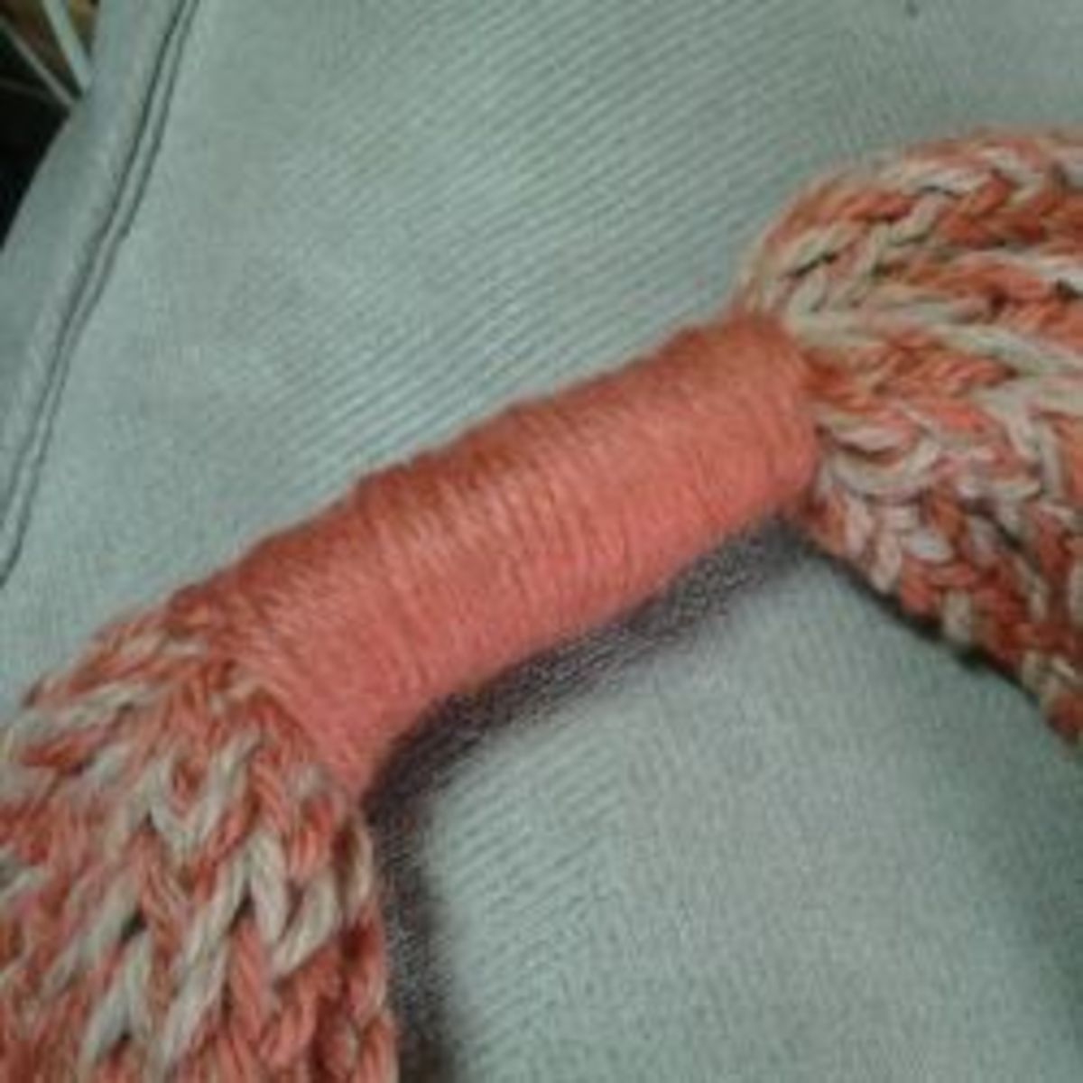 tutorial-spool-knitted-infinity-scarf-on-a-homemade-knitting-nancy